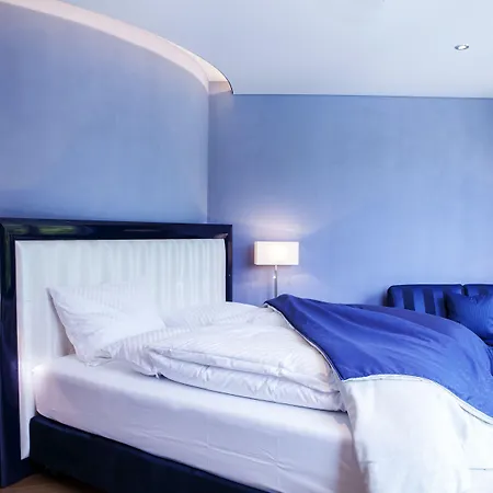 Schwitzer's Am Park 4*