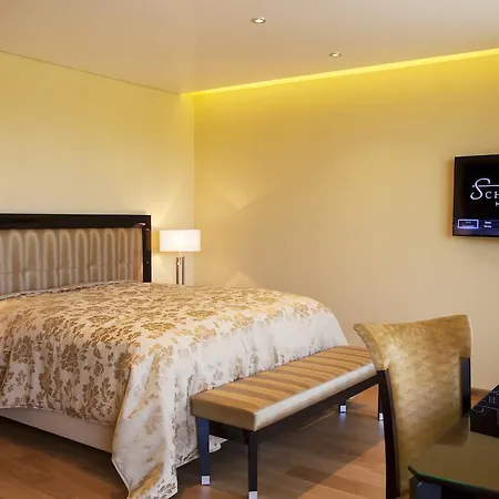 Schwitzer's Am Park 4*