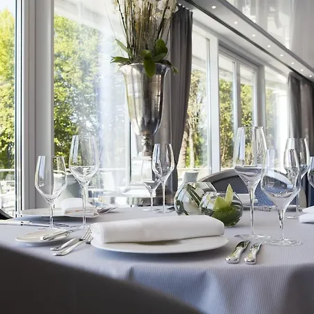 Schwitzer's Am Park 4*