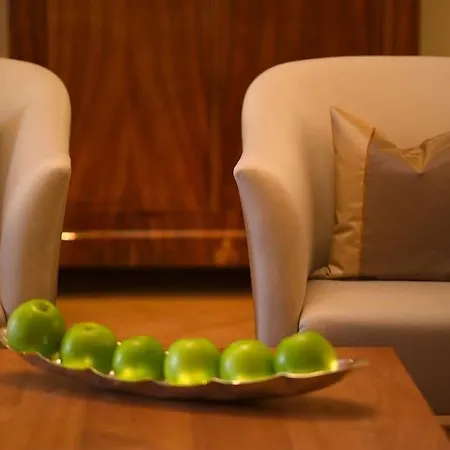 Schwitzer's Am Park 4*